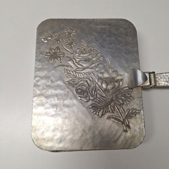 Vintage Hammered Metal Floral Embossed Hinged Lid Dust Pan Crumb Silent Butler - Picture 9 of 9